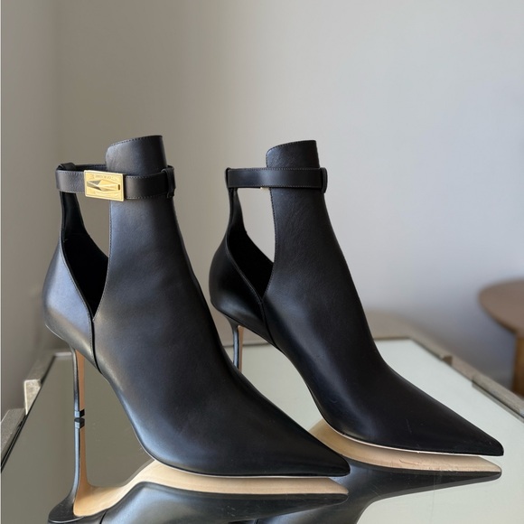 New Jimmy CHOO Nell Ankle Boot 85 Black Calf
Leather Ankle Boots $1,395 41 - Picture 8 of 16